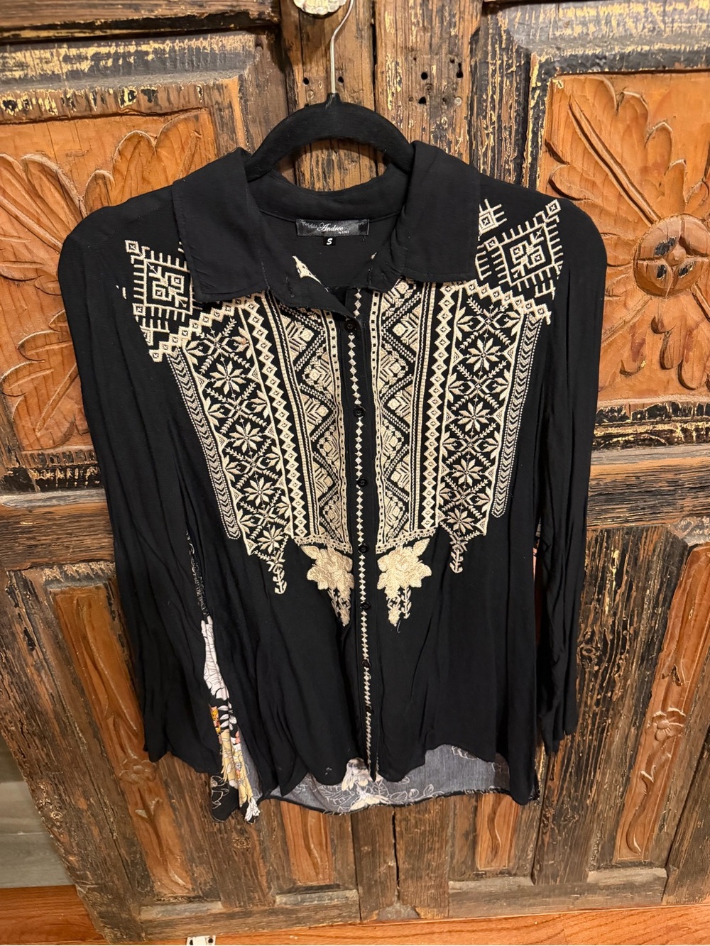 ANDREE BY UNIT Black Button-Down Top with Cream Tribal Embroidery